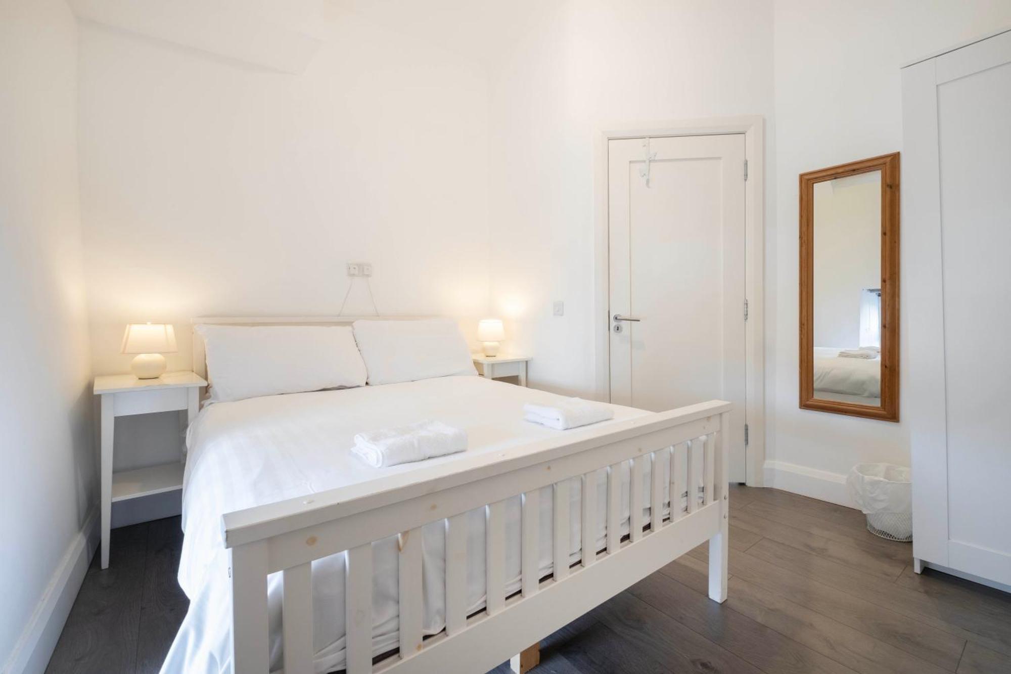 Вилла Parliament Street Town House Эннистимон Экстерьер фото